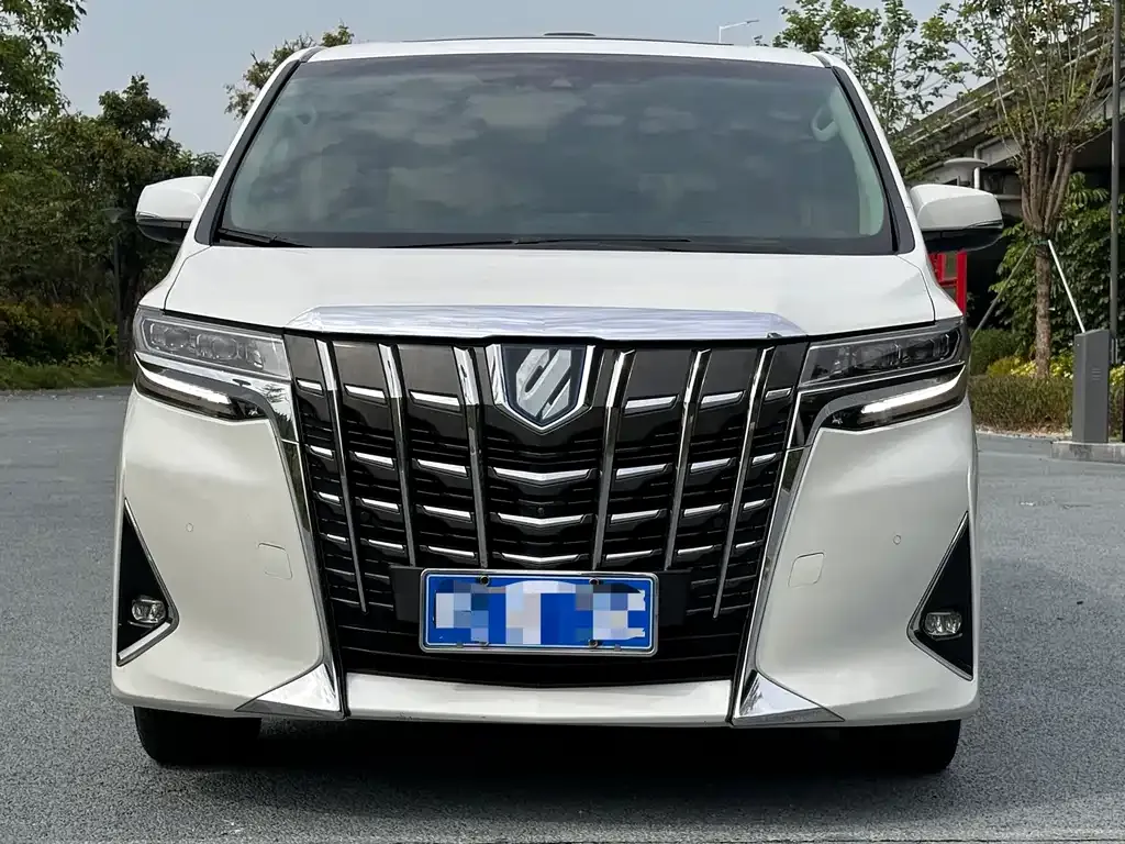 Toyota Alphard — фото 2