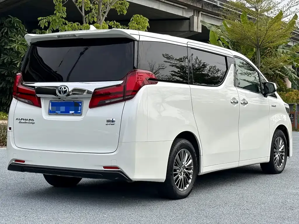 Toyota Alphard — фото 4