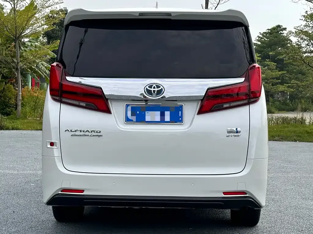 Toyota Alphard — фото 5