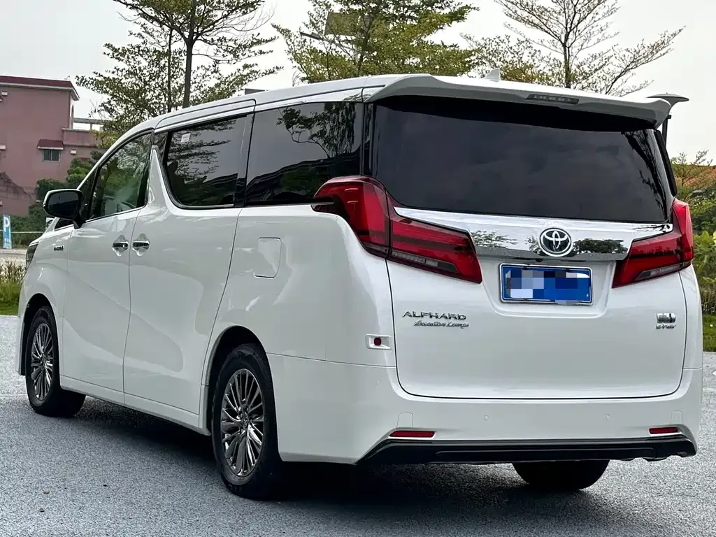 Toyota Alphard — фото 6
