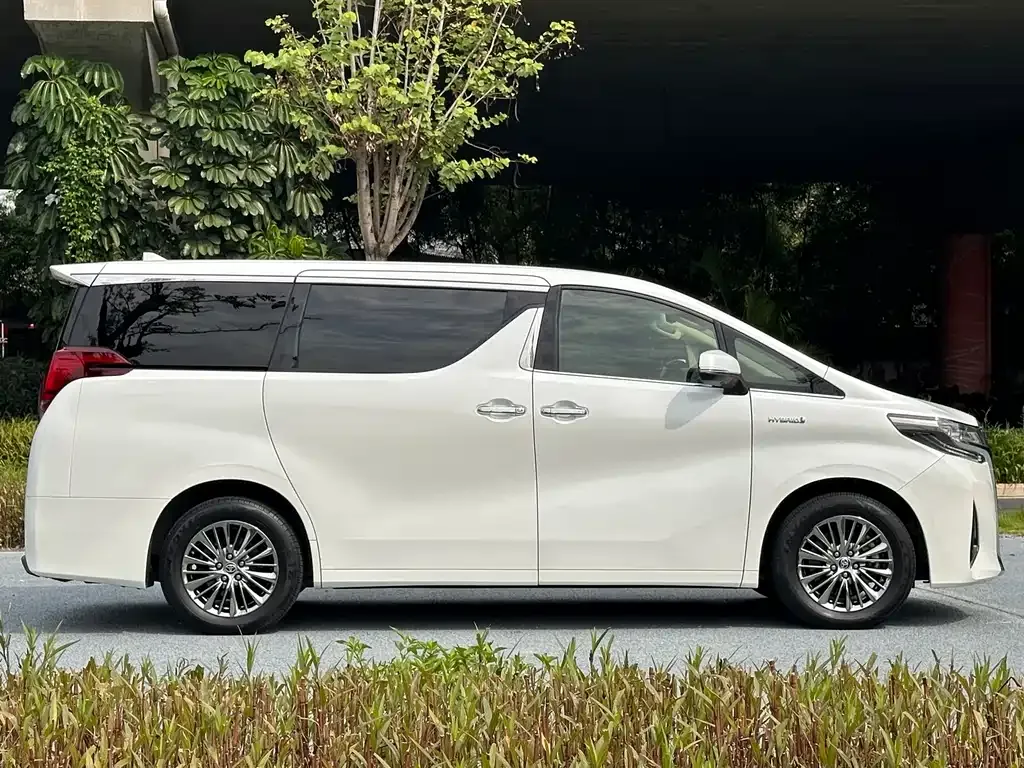 Toyota Alphard — фото 7