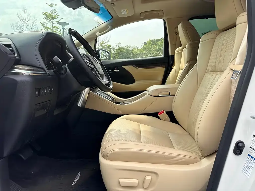 Toyota Alphard — фото 8