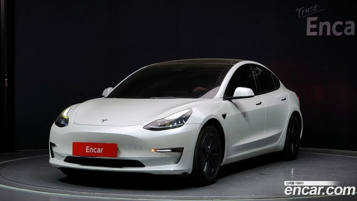 Tesla Model 3 — фото 1