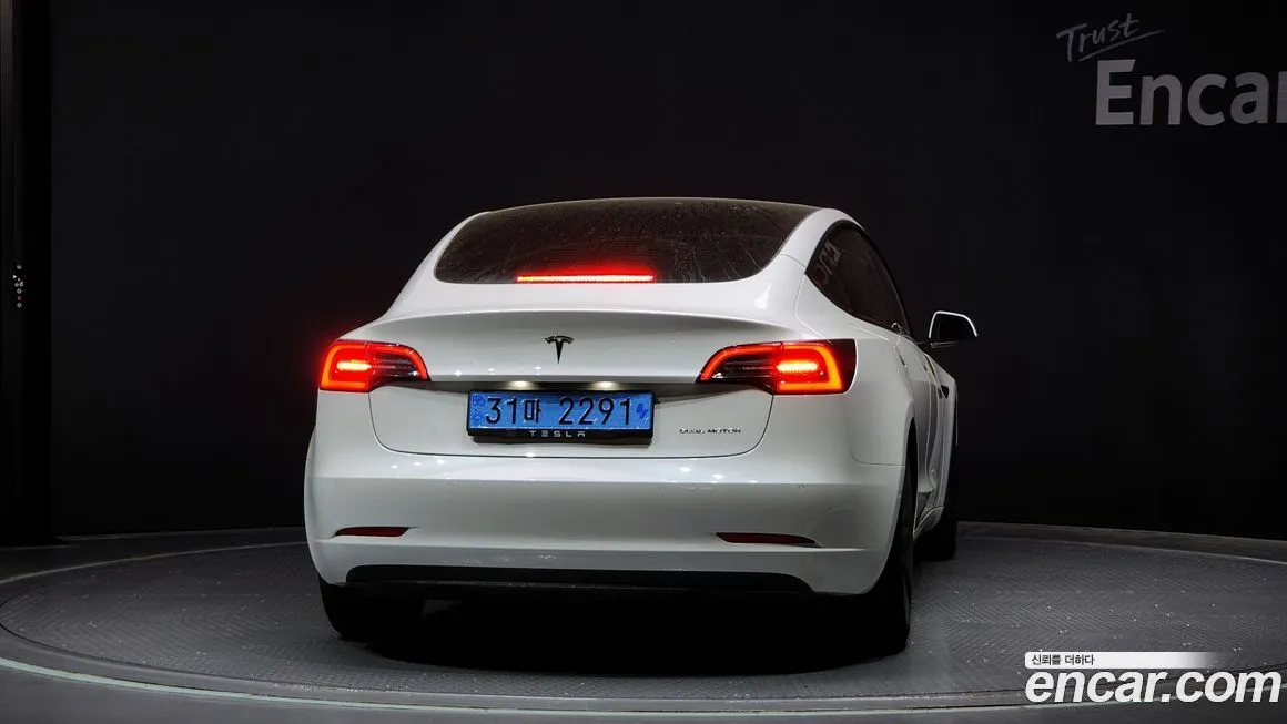 Tesla Model 3 — фото 4