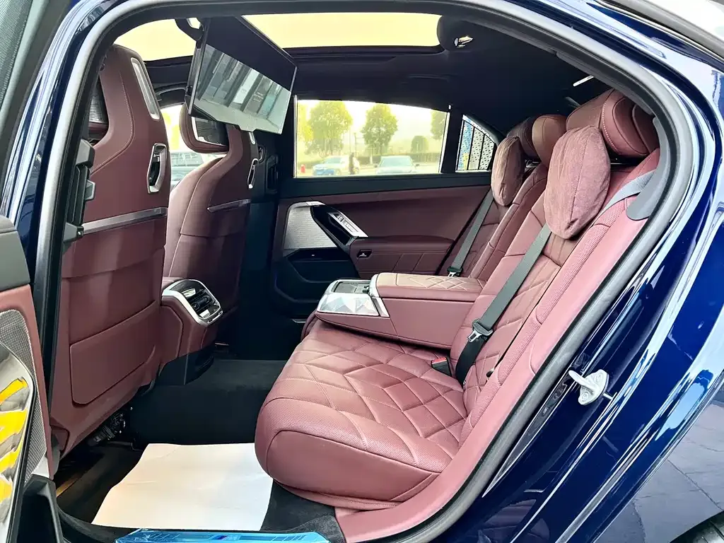 BMW 7 Series — фото 5