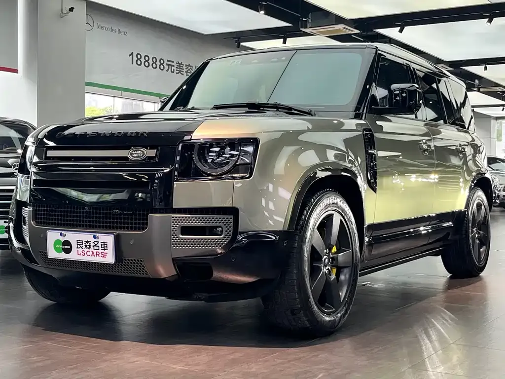 Land Rover Defender — фото 1