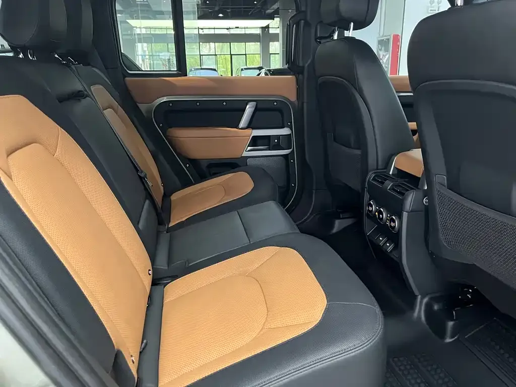 Land Rover Defender — фото 9