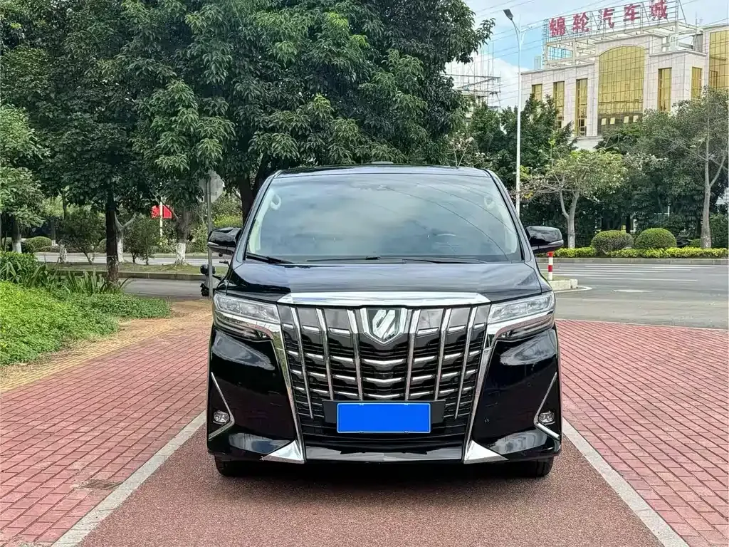 Toyota Alphard — фото 2