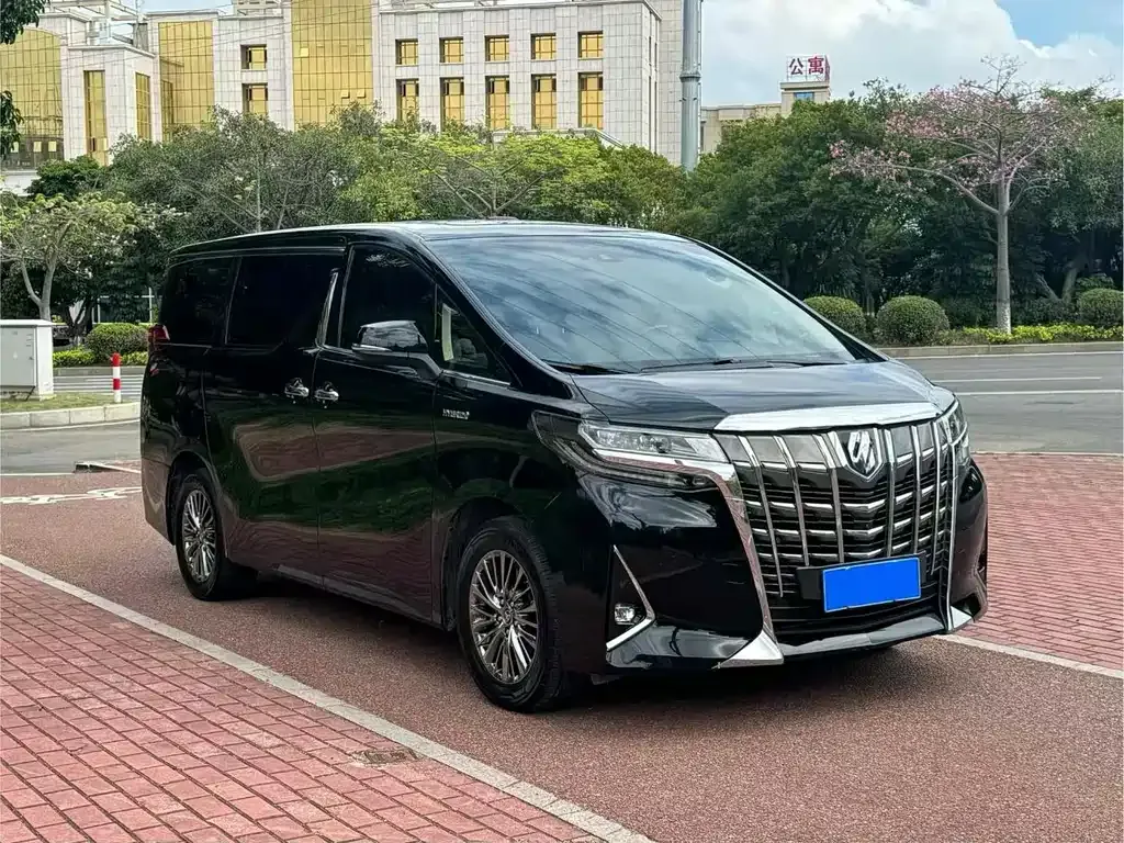 Toyota Alphard — фото 3