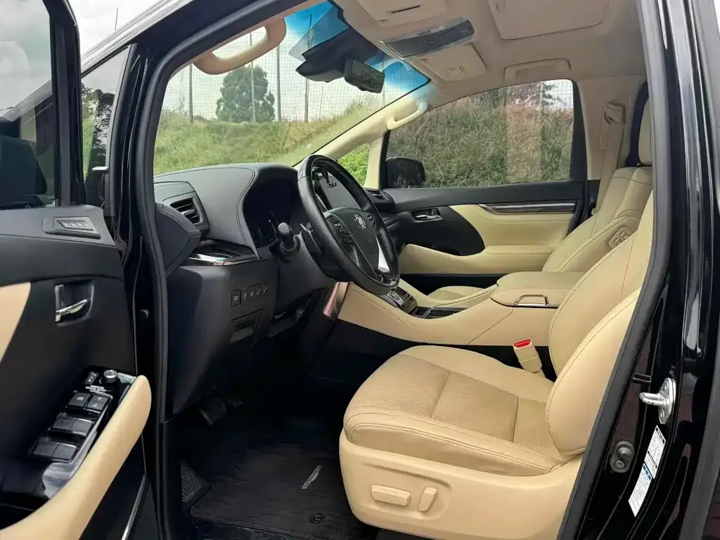 Toyota Alphard — фото 4