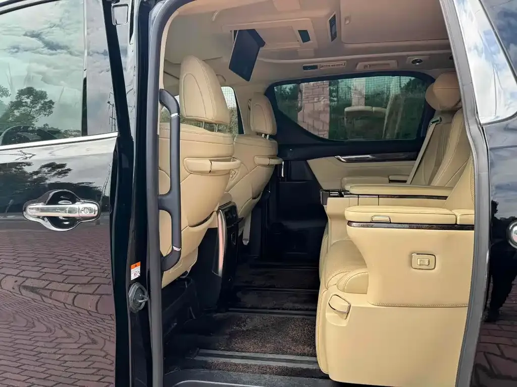Toyota Alphard — фото 5