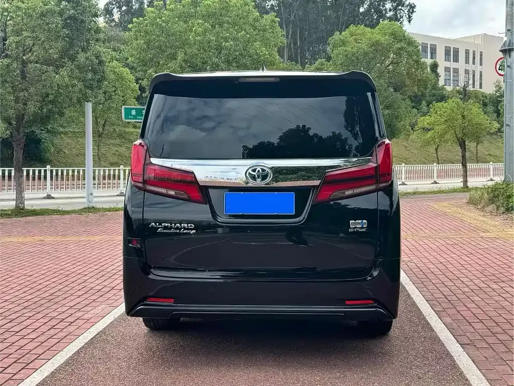 Toyota Alphard — фото 8