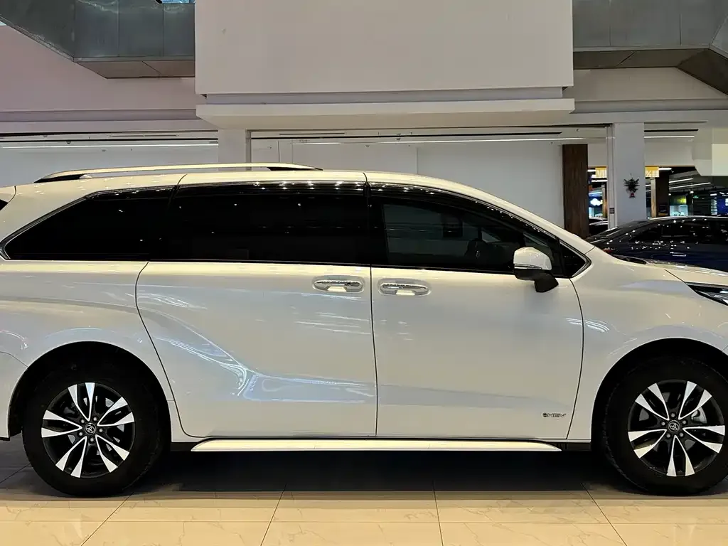 Toyota Granvia — фото 6