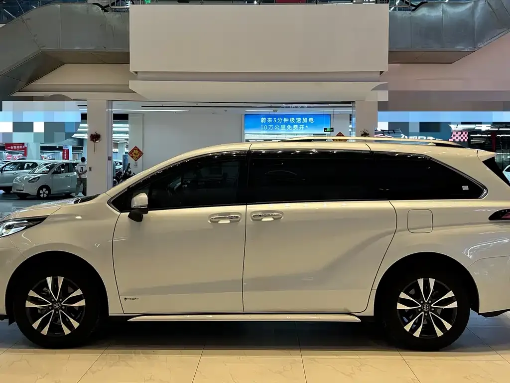 Toyota Granvia — фото 7