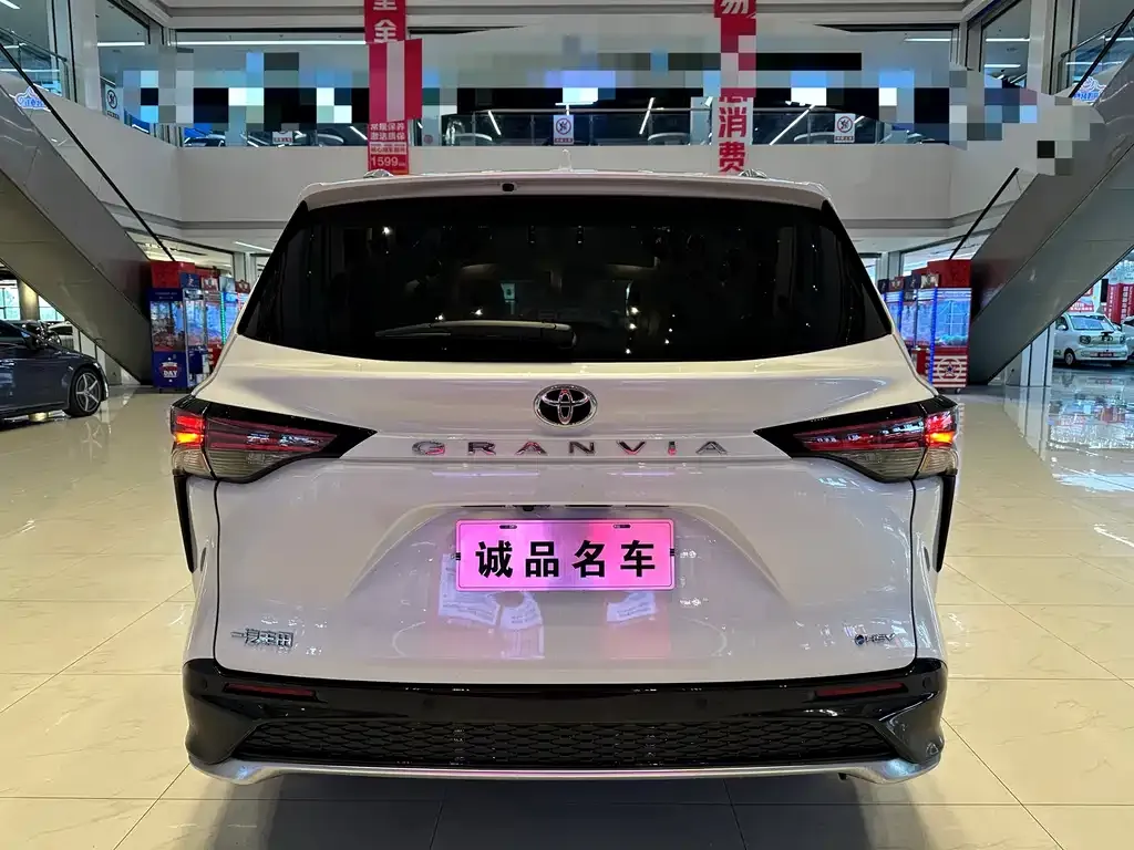 Toyota Granvia — фото 8