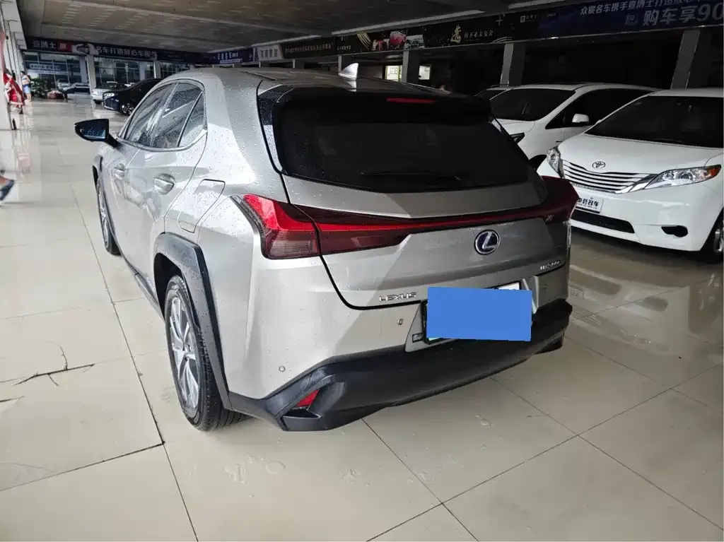 Lexus UX New Energy — фото 2