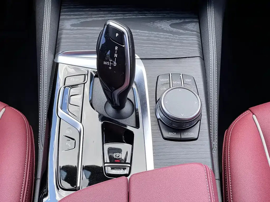 BMW 5 Series New Energy — фото 8