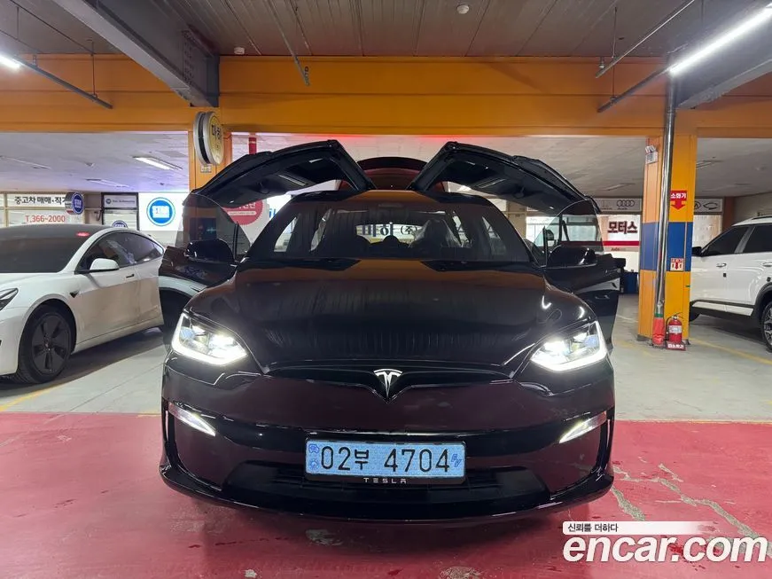 Tesla Model X — фото 1