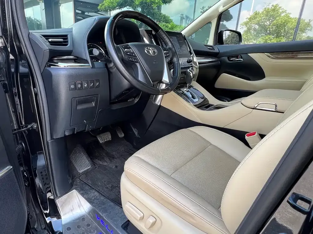 Toyota Vellfire — фото 2