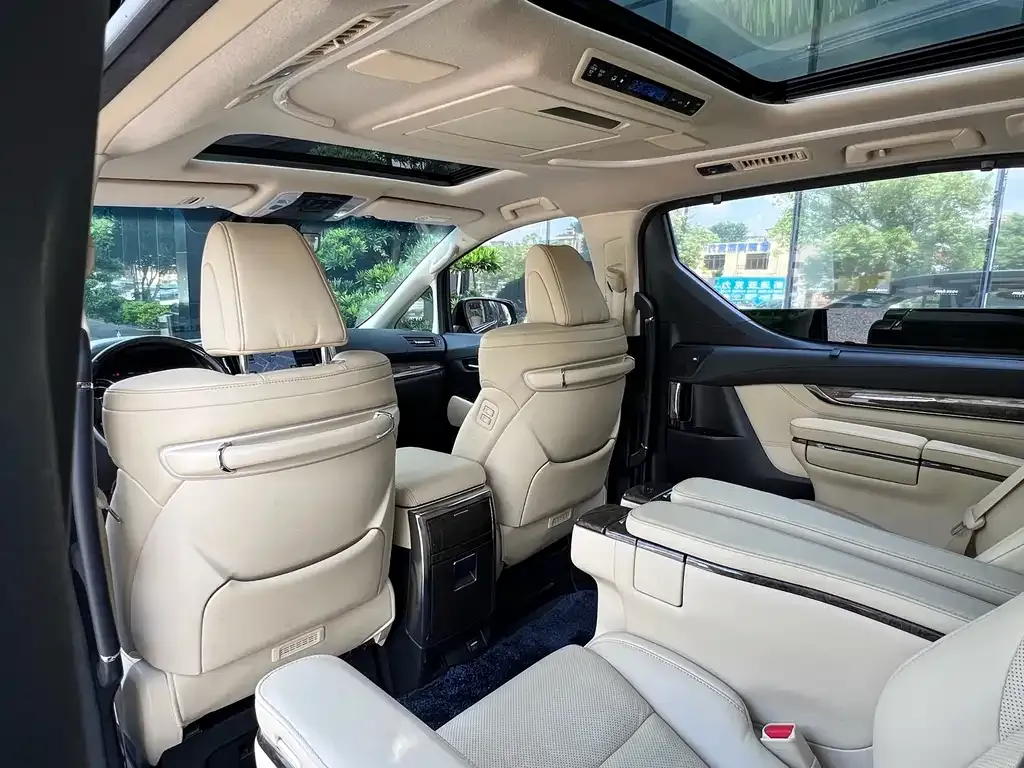 Toyota Vellfire — фото 4