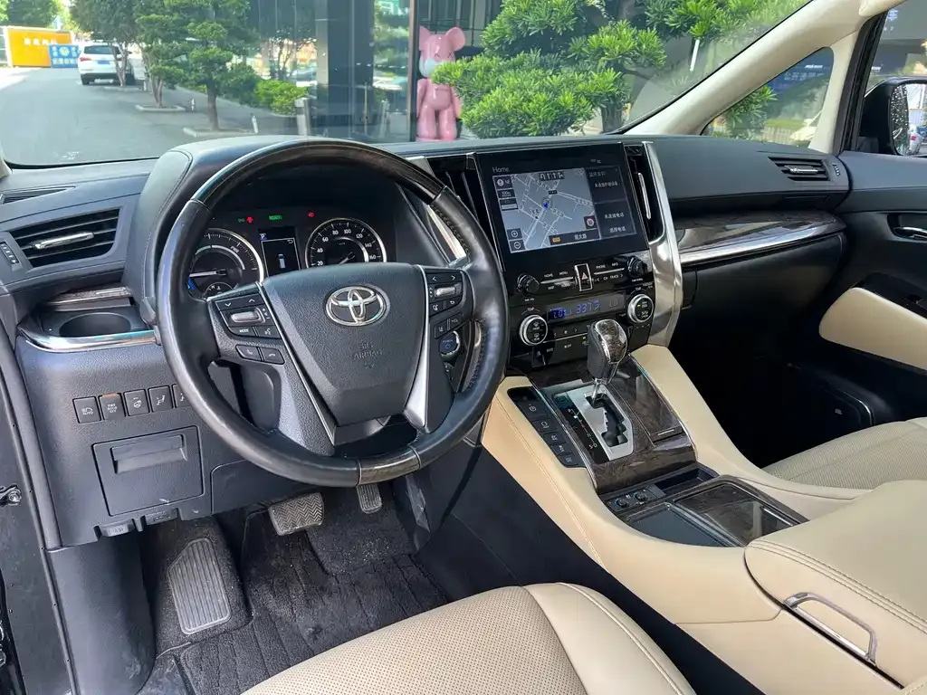 Toyota Vellfire — фото 7