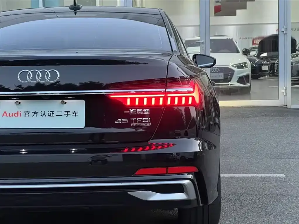 Audi A6L — фото 8