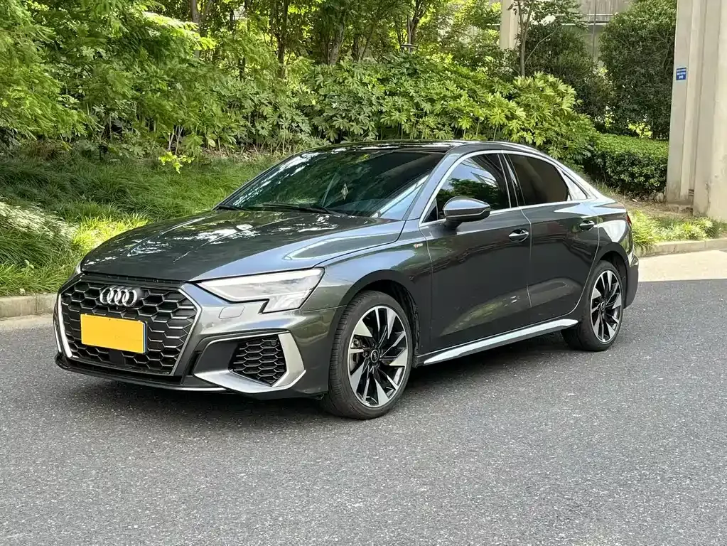 Audi A3 — фото 1