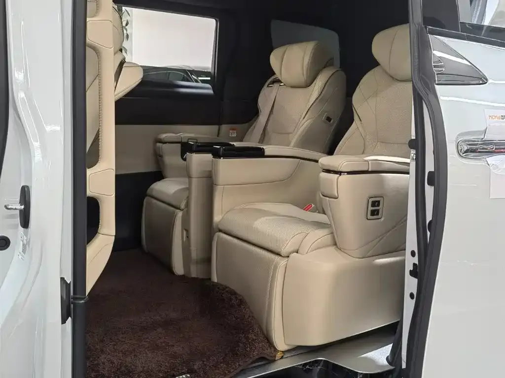 Toyota Alphard — фото 10