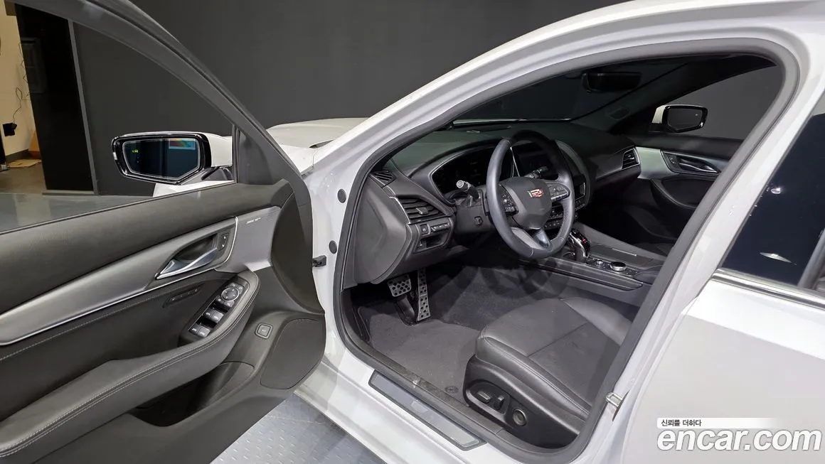 Cadillac CT5 — фото 10