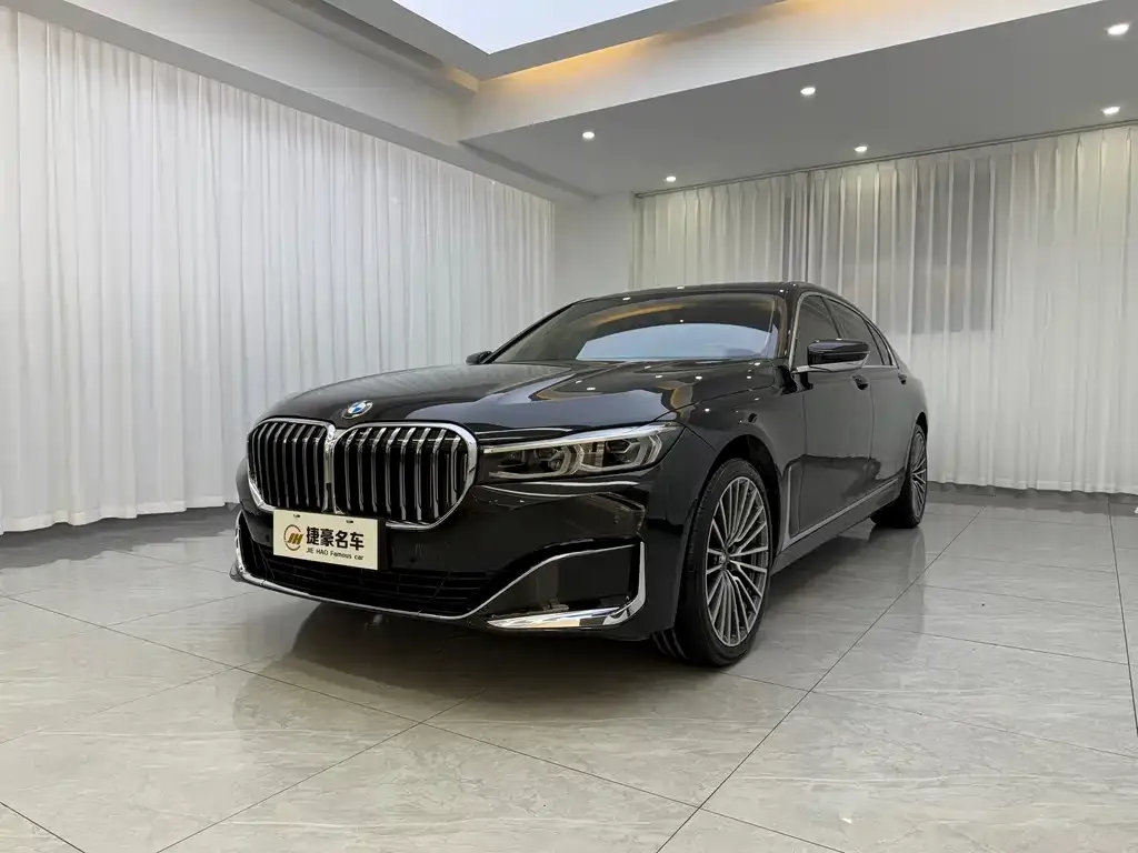 BMW 7 Series — фото 1