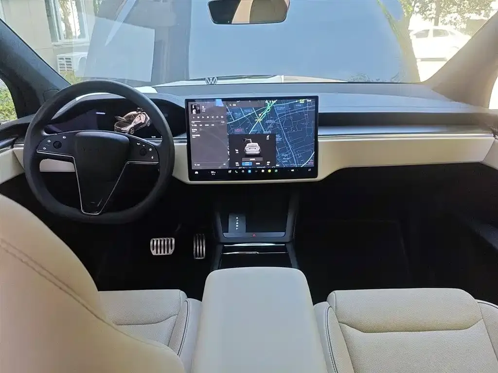 Tesla Model X — фото 10