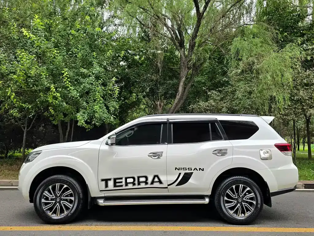 Nissan Terra — фото 3