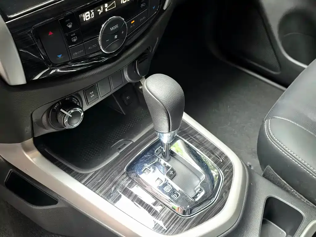 Nissan Terra — фото 9