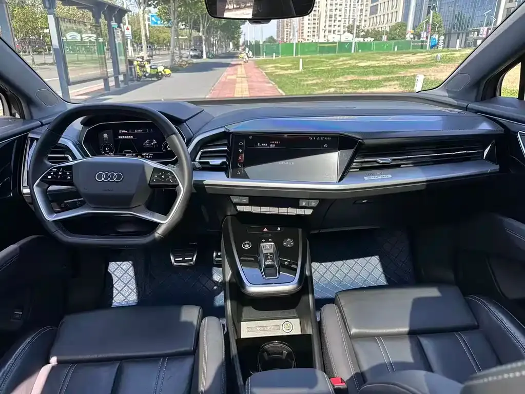 Audi Q4 e-tron — фото 10