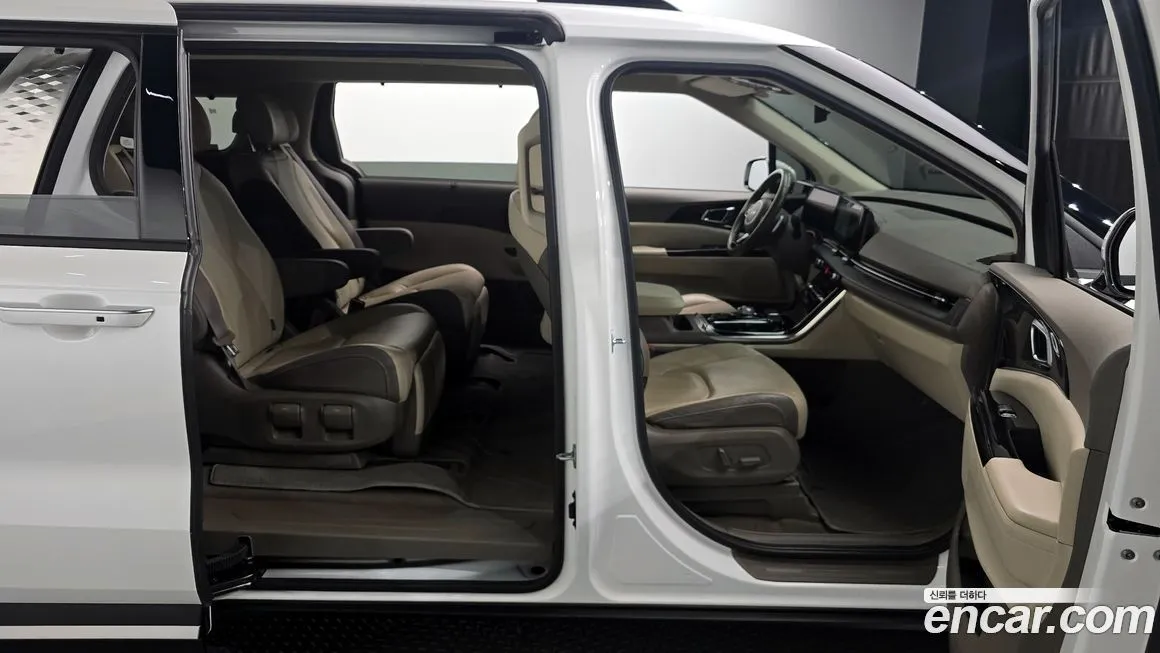 Kia Carnival — фото 10