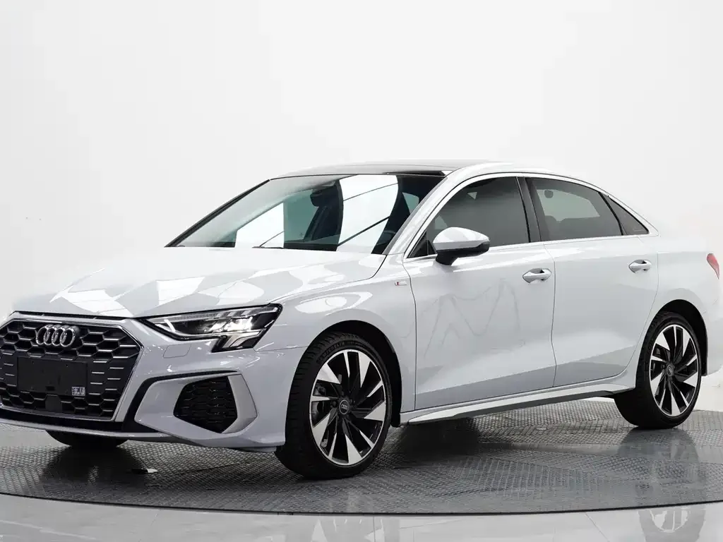 Audi A3 — фото 1