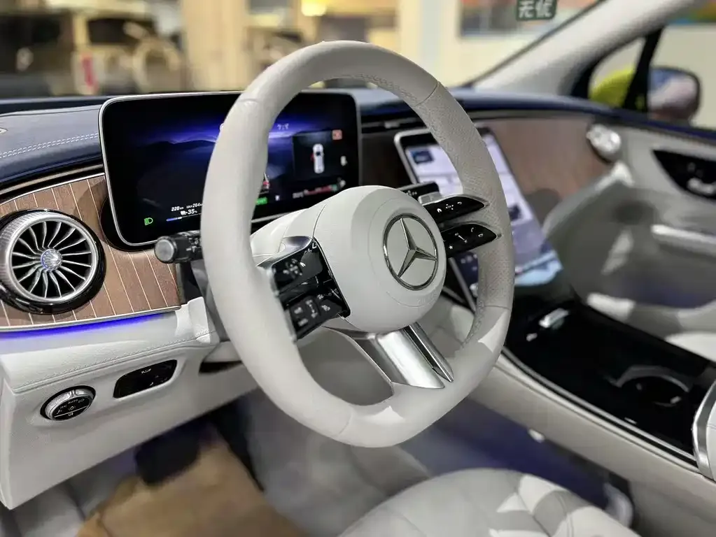 Mercedes-Benz EQE SUV — фото 10