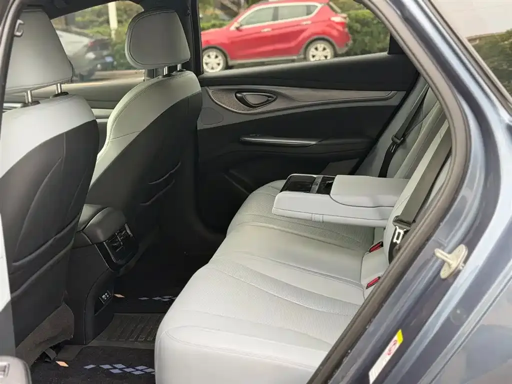 BYD Seal — фото 10