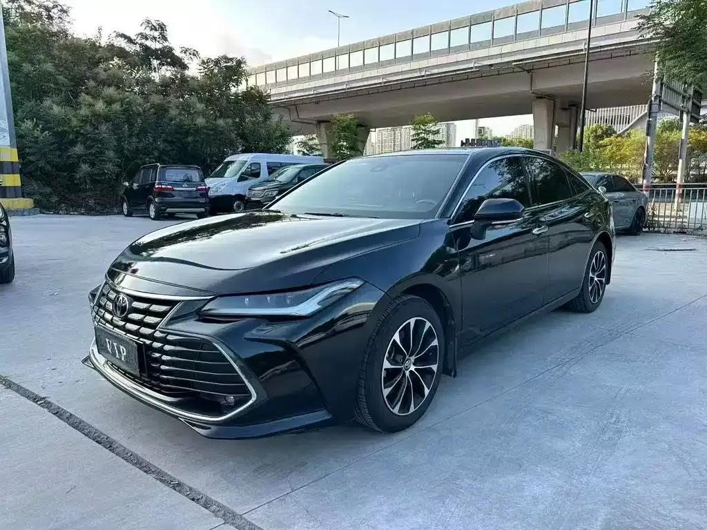Toyota Avalon — фото 1