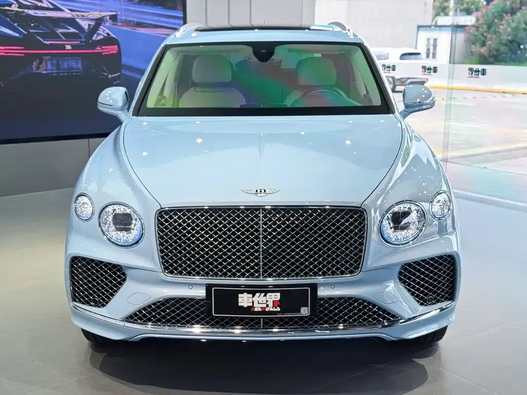 Bentley Bentayga — фото 1