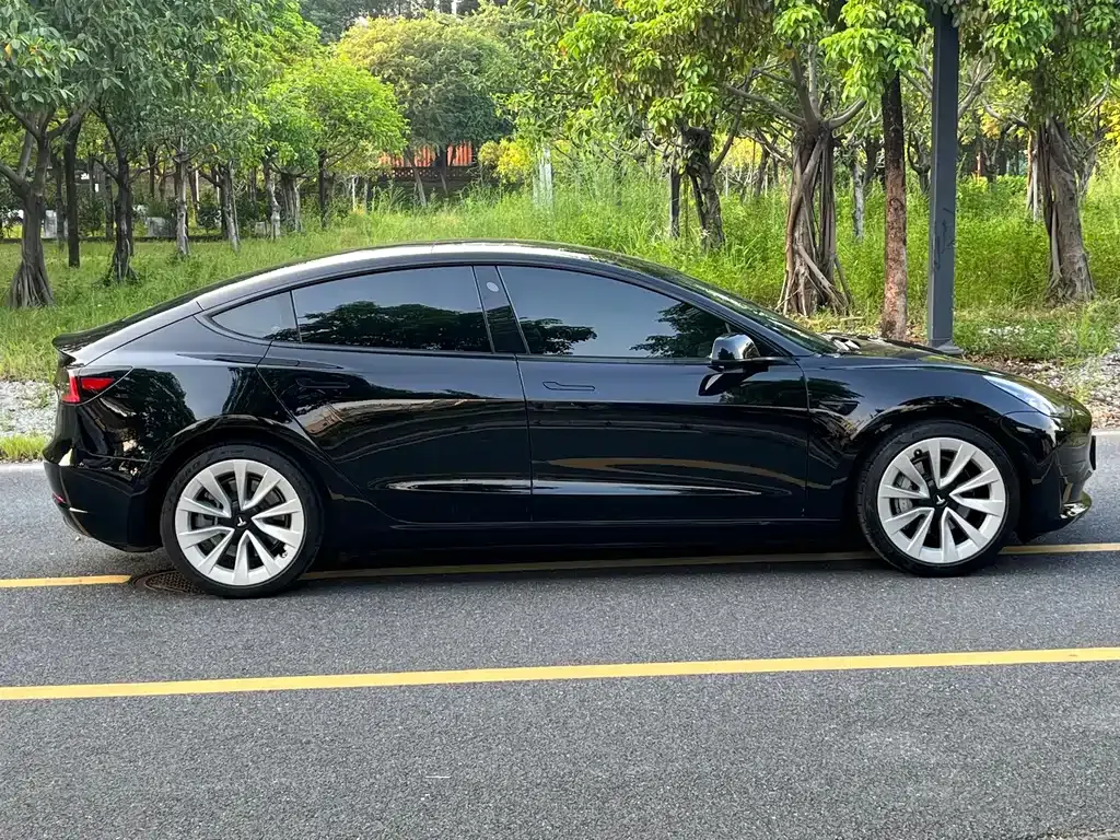 Tesla Model 3 — фото 10