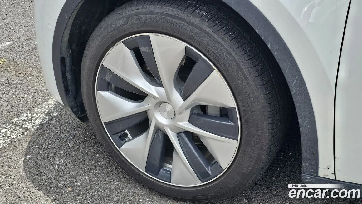 Tesla Model Y — фото 6
