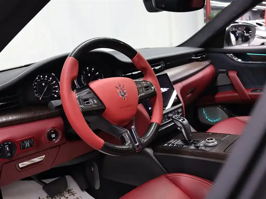 Maserati Quattroporte — фото 6