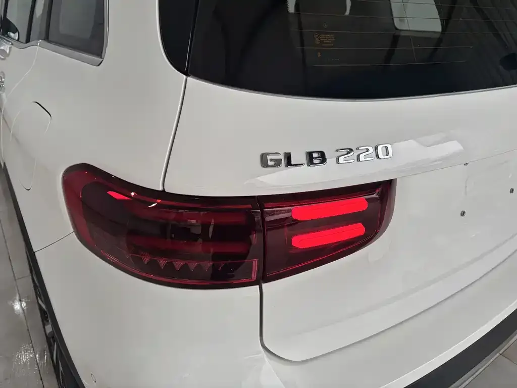 Mercedes-Benz GLB — фото 10