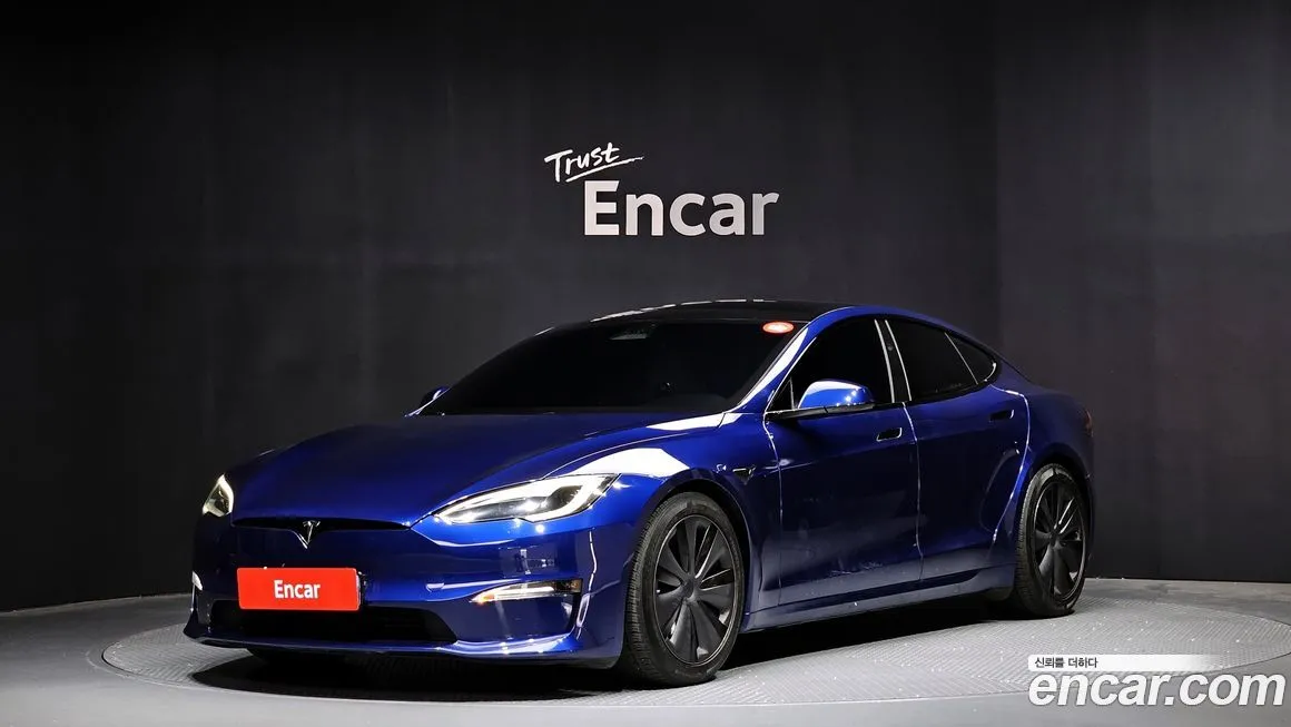 Tesla Model S — фото 1