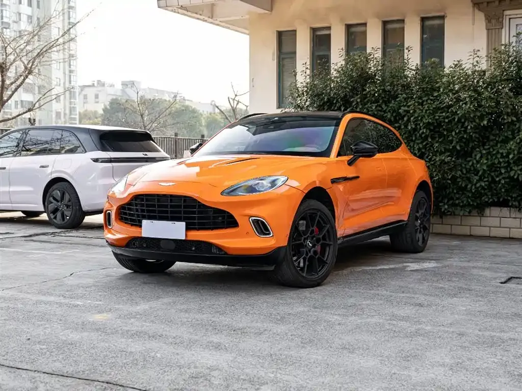 Aston Martin DBX — фото 1