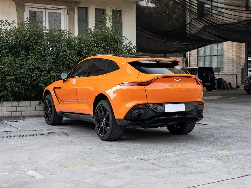 Aston Martin DBX — фото 6