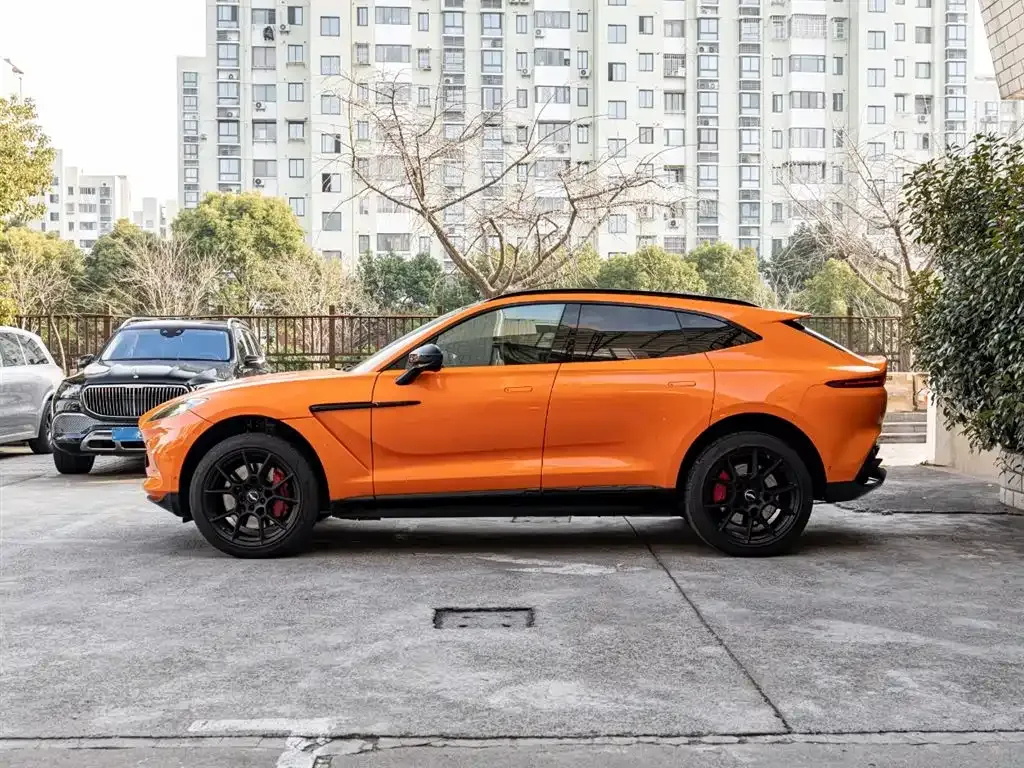 Aston Martin DBX — фото 7