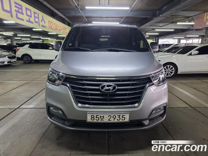 Hyundai Starex — фото 1