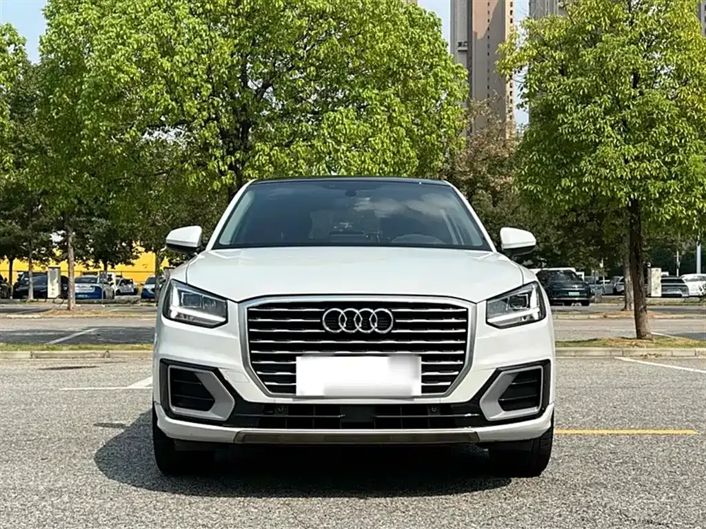 Audi Q2L — фото 10